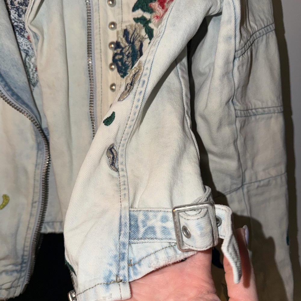 Blank NYC Floral Embroidered Jean Jacket - Picture 4 of 6